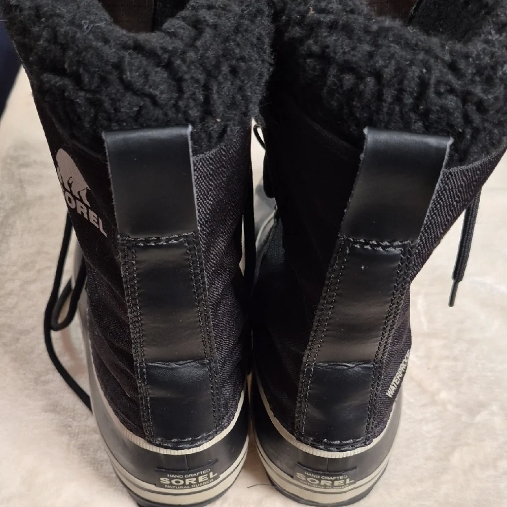 Sorel Black and Cream Rubber Back-Panel Winter Boots Size 10